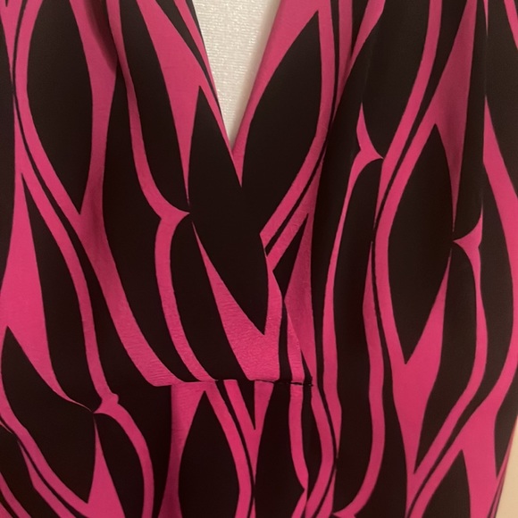 VINCE CAMUTO SLEEVELESS TOP - Picture 2 of 5